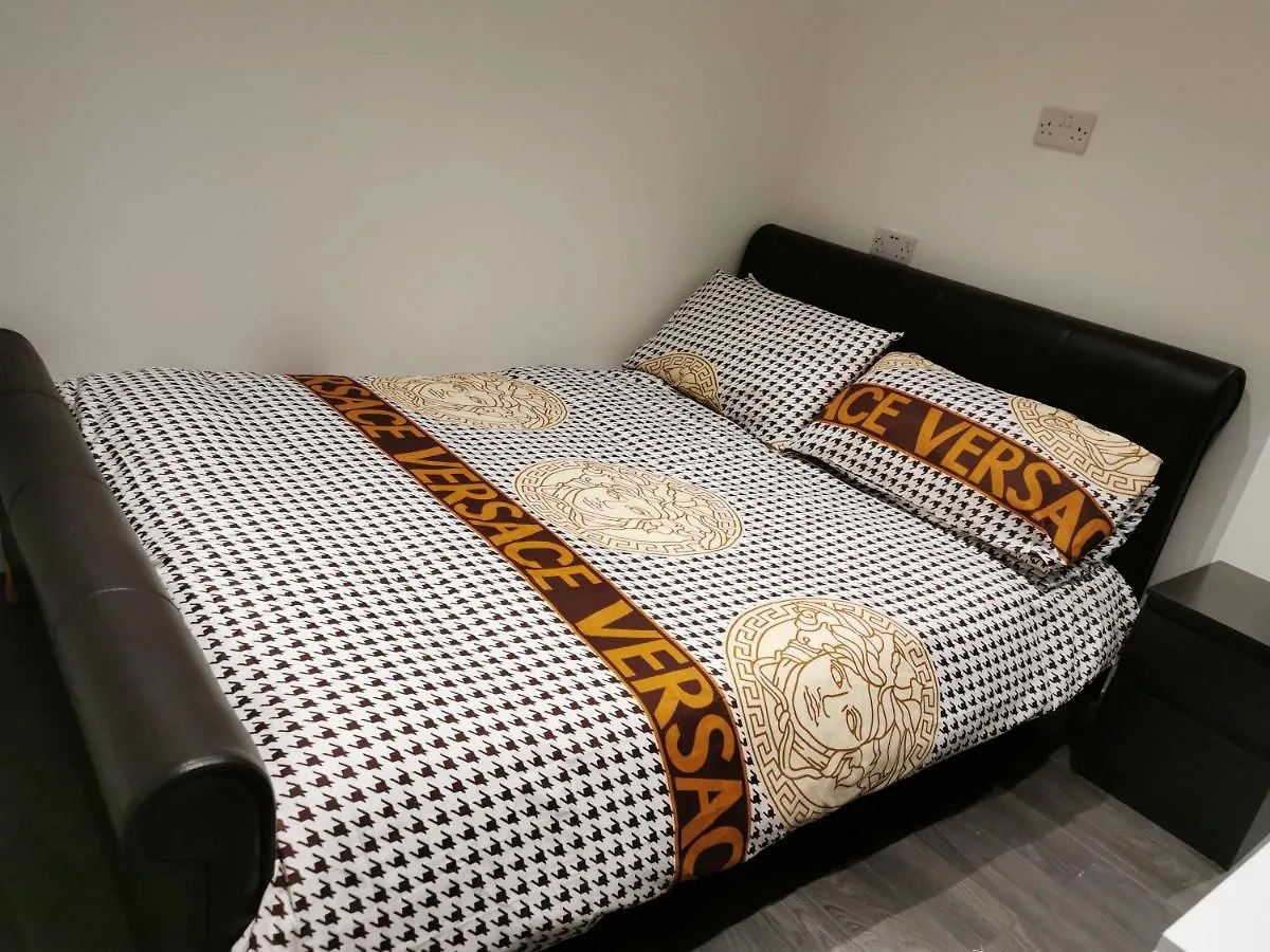 Studio Self Contained Double Bedroom London